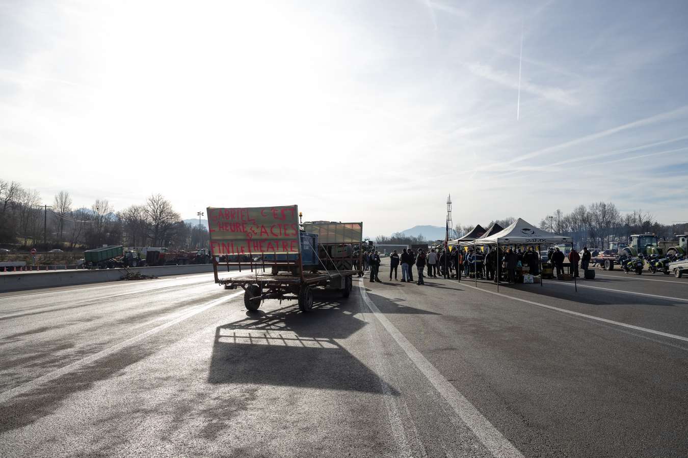Voie d’autoroute occupée pendant la mobilisation agricole