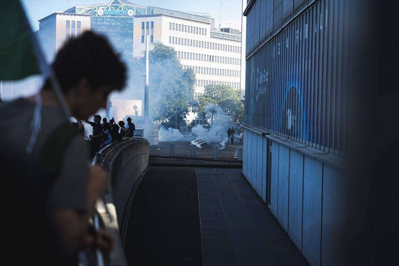 Fumée pendant la manifestation No G7